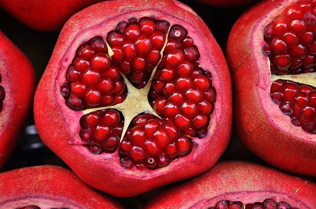 Is Pomegranate Safe for Diabetics? Pomegranate Glycemic Index, Nutrition & Side Effects