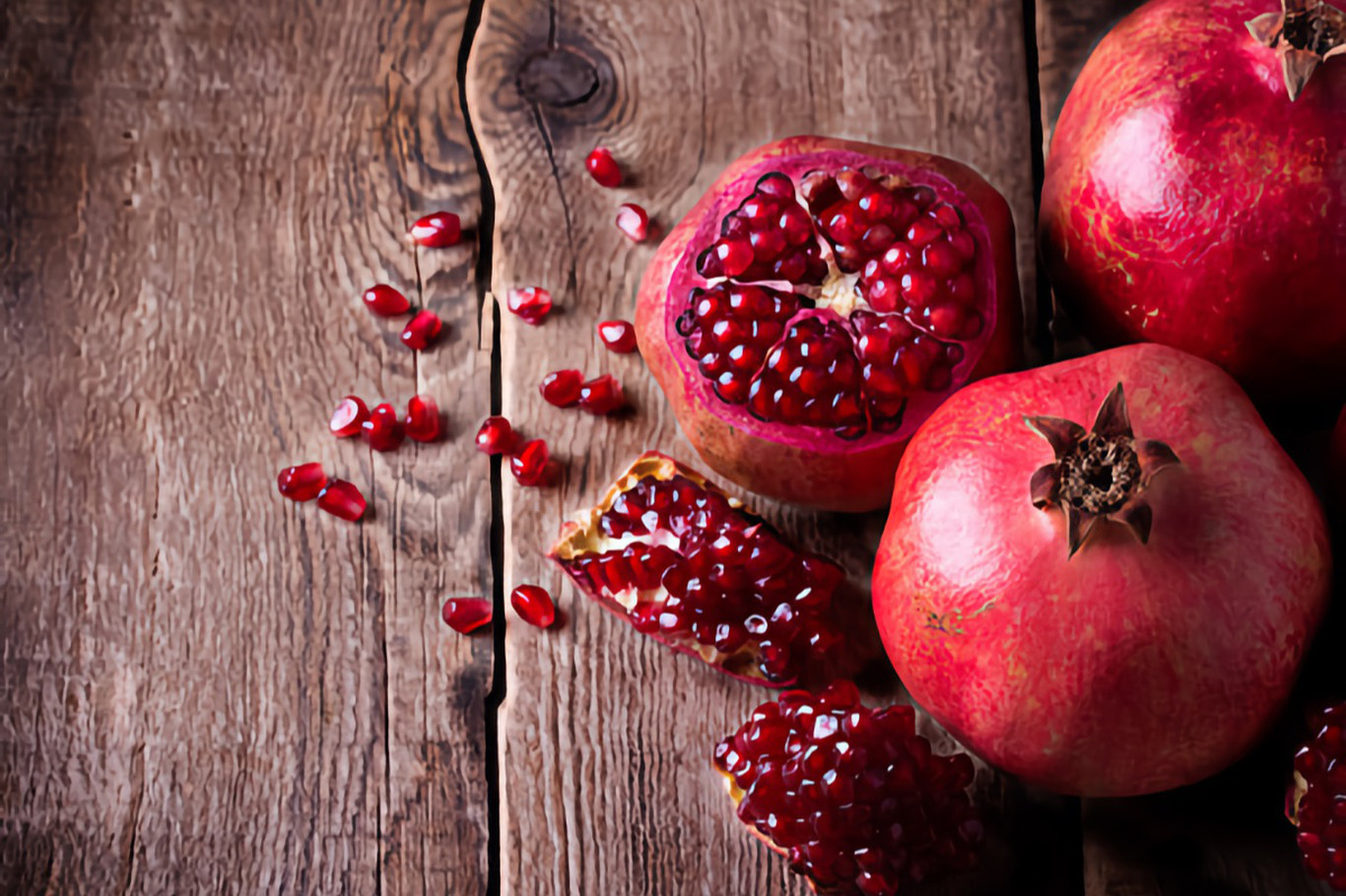 9 Health Benefits of Pomegranates –  Nutrition Value, Uses, and More